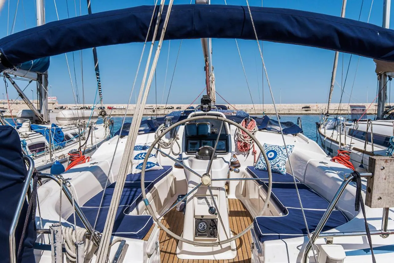 Charming Sailing Boat - Le Dimore Di Ines Bari Italië