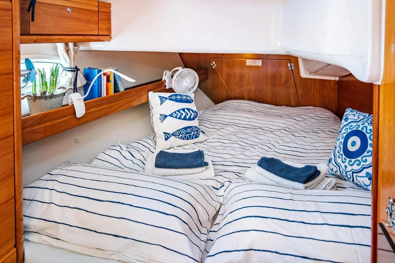 Charming Sailing Boat - Le Dimore Di Ines Bari Botel