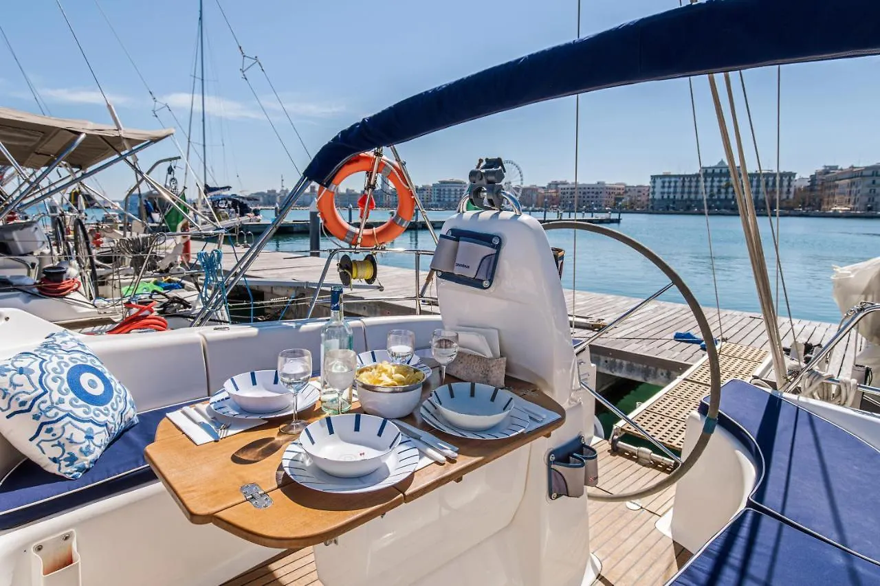 Charming Sailing Boat - Le Dimore Di Ines Bari Botel
