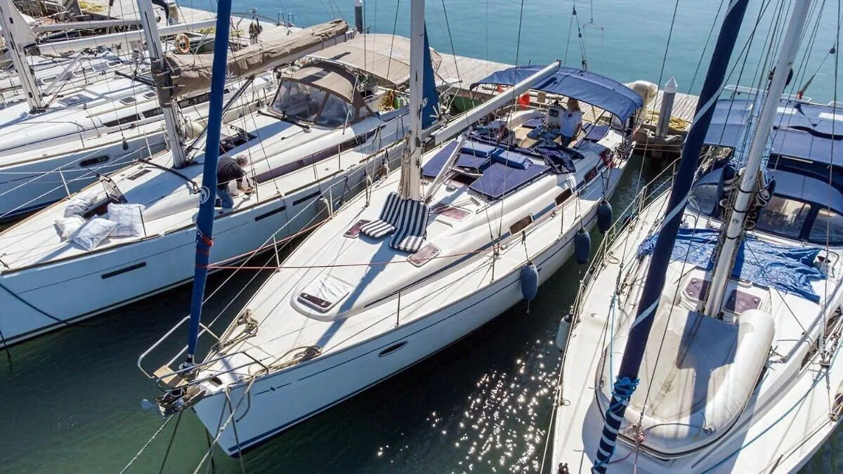 Charming Sailing Boat - Le Dimore Di Ines Bari Botel