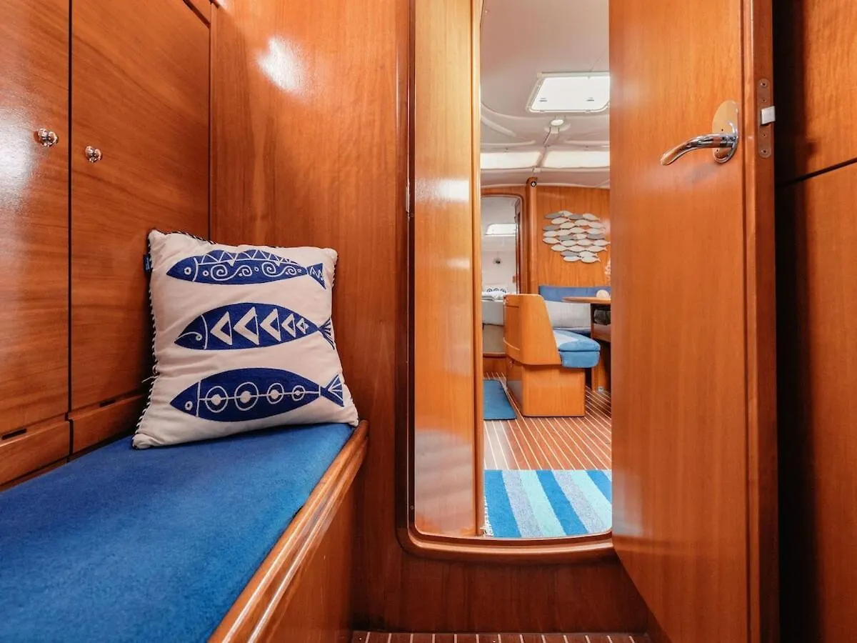 Charming Sailing Boat - Le Dimore Di Ines Bari Botel