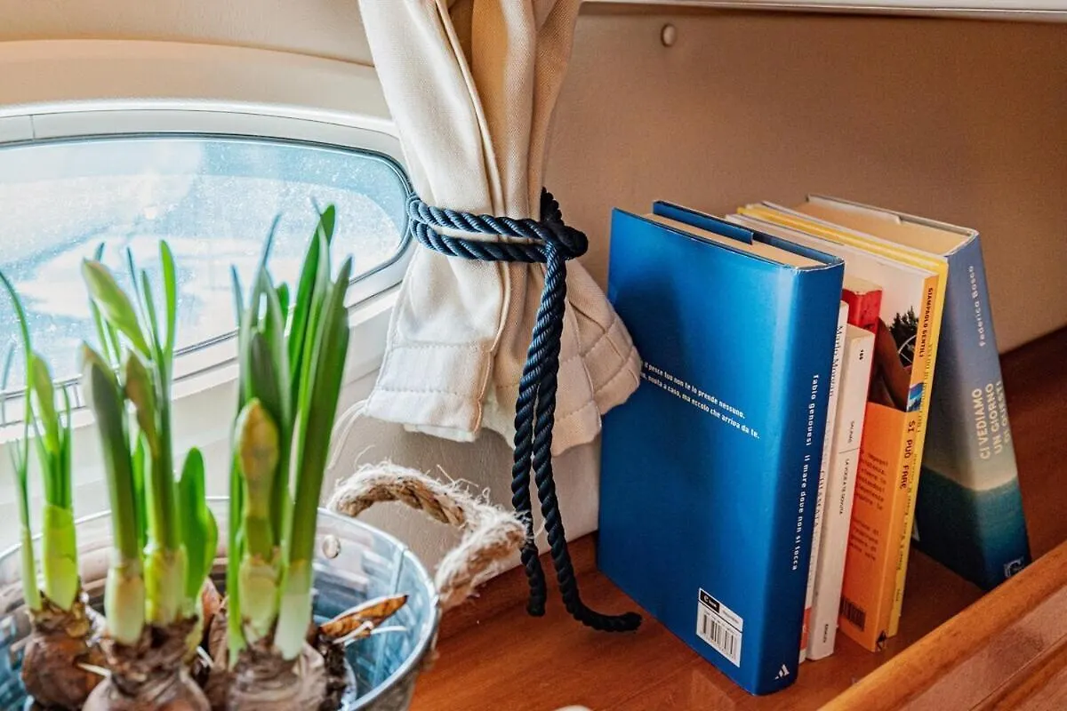 Botel Charming Sailing Boat - Le Dimore Di Ines Bari Italien