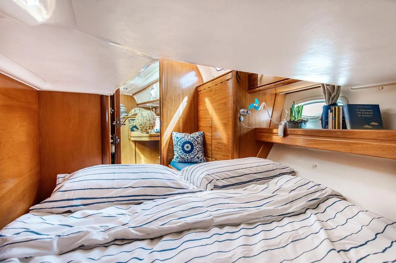 Charming Sailing Boat - Le Dimore Di Ines Bari Botel