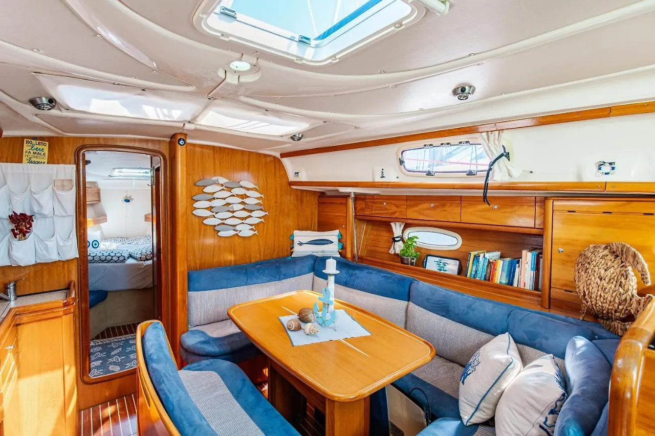 Botel Charming Sailing Boat - Le Dimore Di Ines Bari