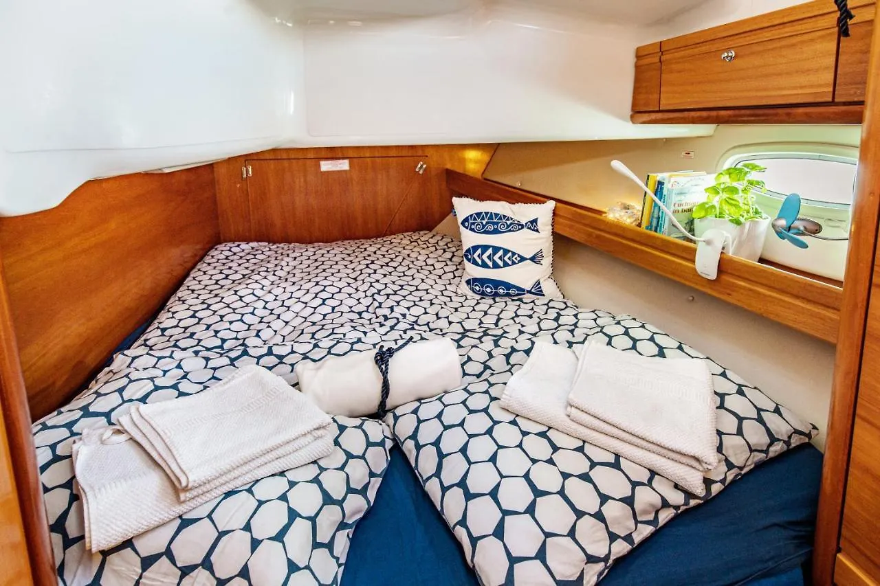 Charming Sailing Boat - Le Dimore Di Ines Bari Botel