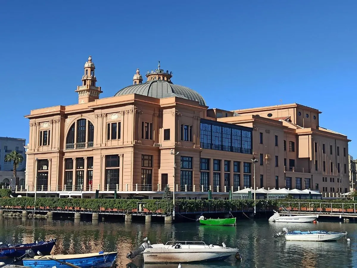 Botel Charming Sailing Boat - Le Dimore Di Ines Bari