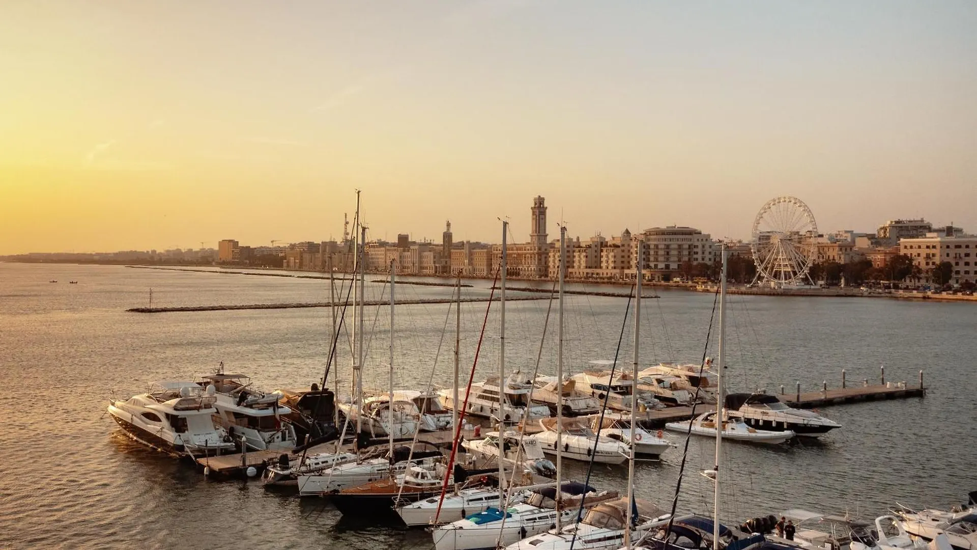 Charming Sailing Boat - Le Dimore Di Ines Bari Botel